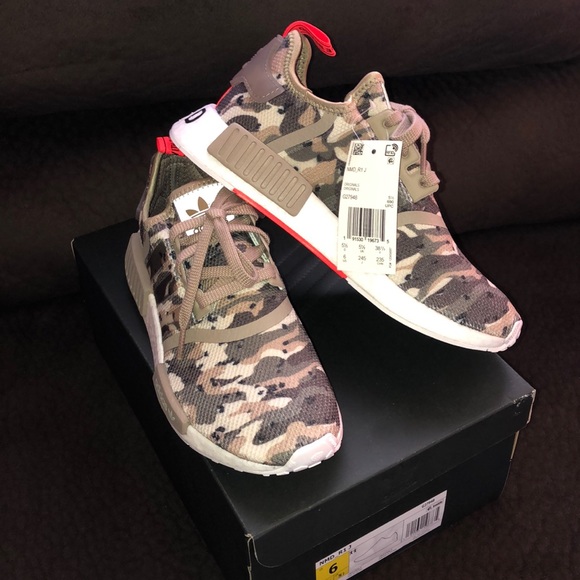 adidas Shoes - Adidas NMD_R1 J kids sz 6 (fits women’s sz 7.5/8)
